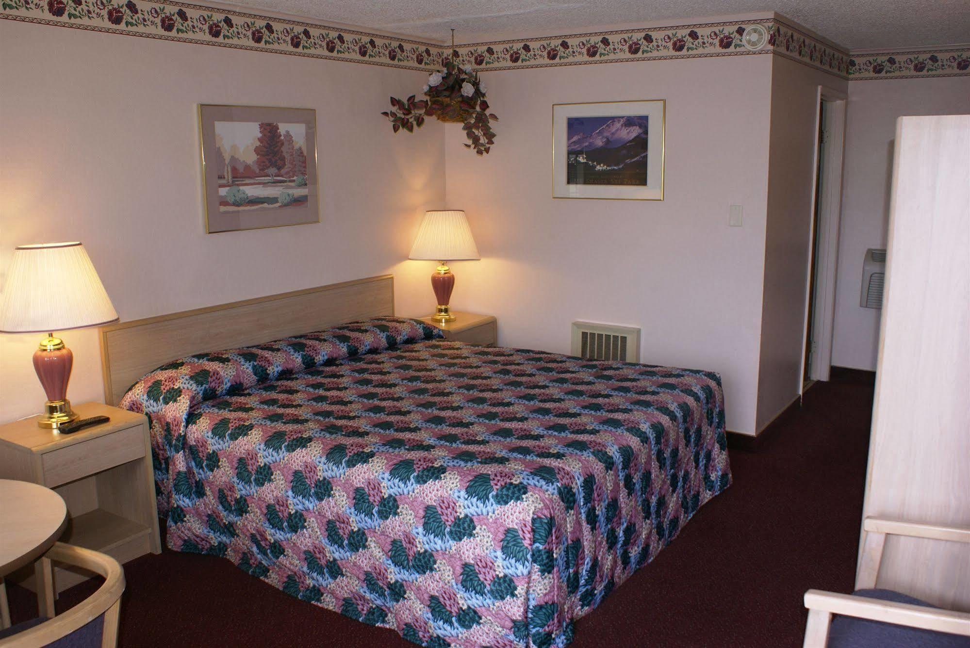 Pine Needles Inn Mount Shasta Exterior foto