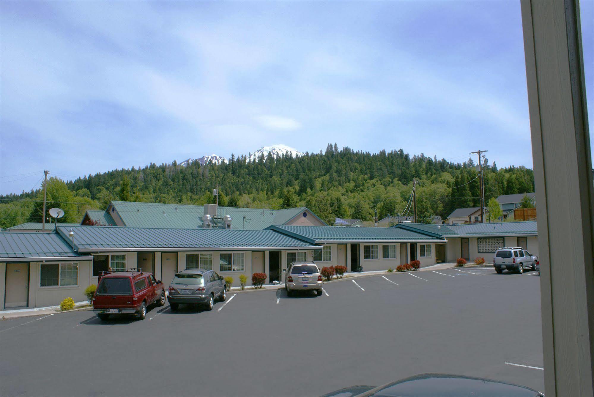 Pine Needles Inn Mount Shasta Exterior foto